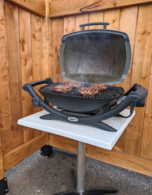 Grillades sur le barbecue du chalet